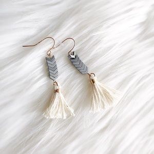 ✨ Madewell arrow stack earrings